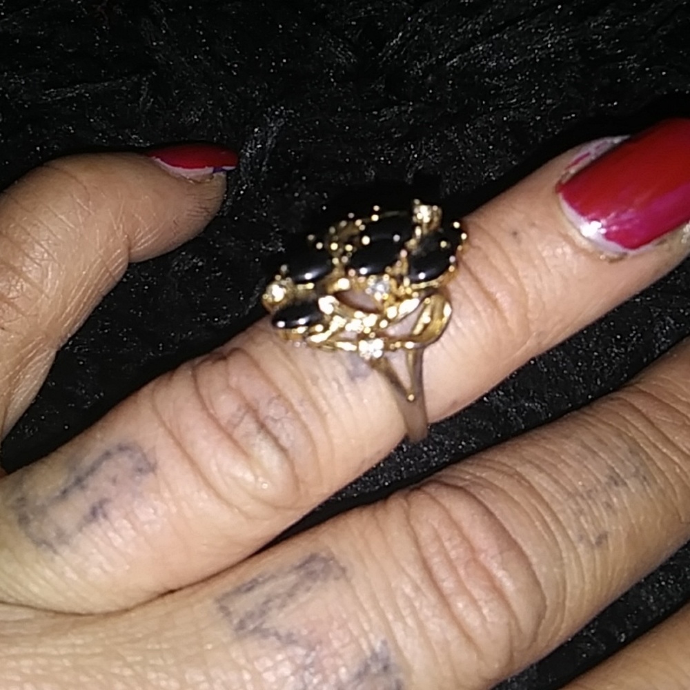 Pretty black stone with cz